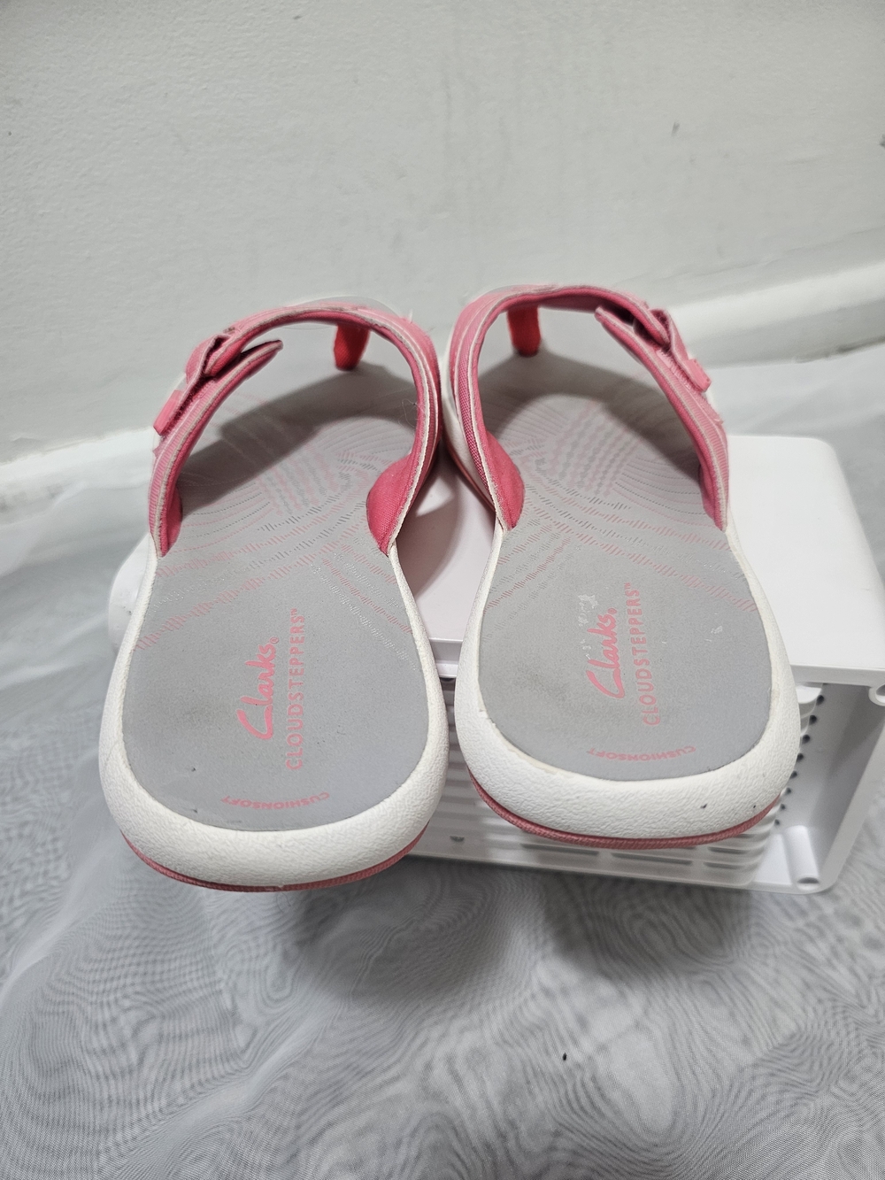 Clarks Pink and Gray Women's Cushioned Thong Sandals - Picture 6 of 8